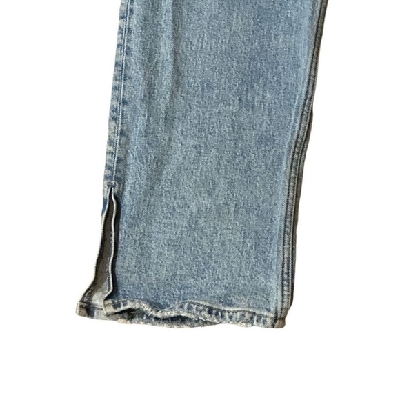 Abercrombie 90's ultra high rise straight 14
32 light wash curve love - Picture 6 of 9